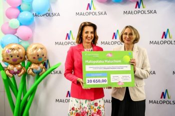 18 czerwca 2026 w Małopolskim Centrum Nauki Cogiteon w Krakowie odbyła się uroczystość wręczenia czeków w ramach realizacji zadania pn. „Małopolska Maluchom”